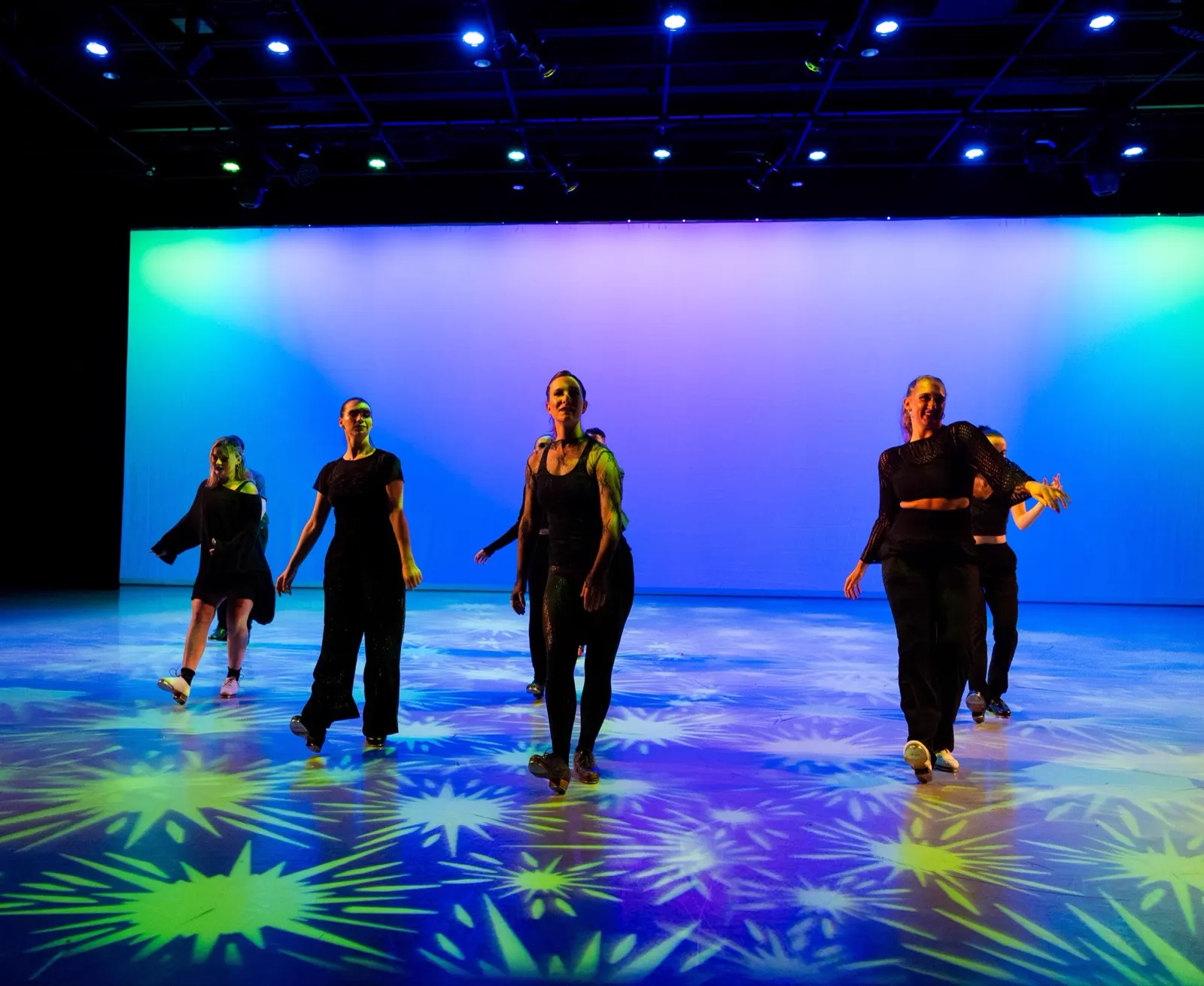 dwdCOLLECTIVE dancers mid-phrase